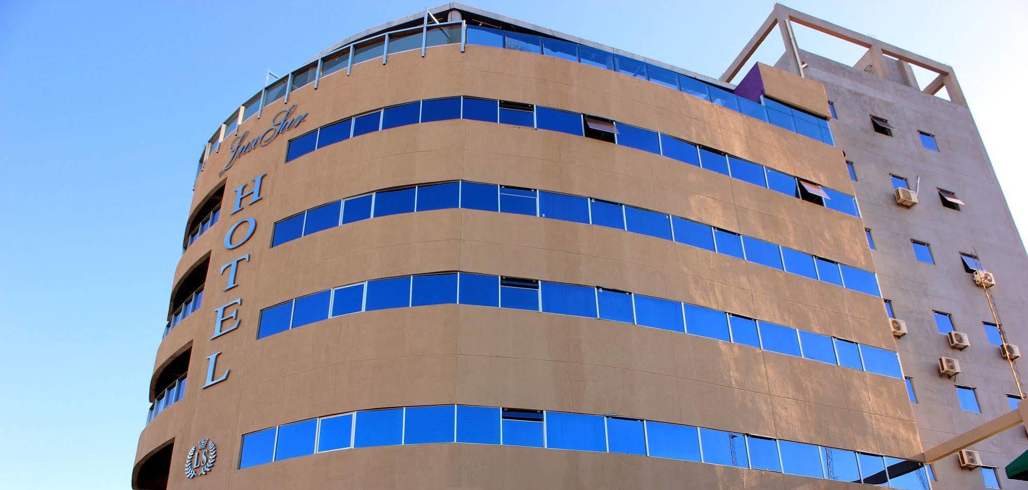 Luxsur Hotell Encarnación Exteriör bild